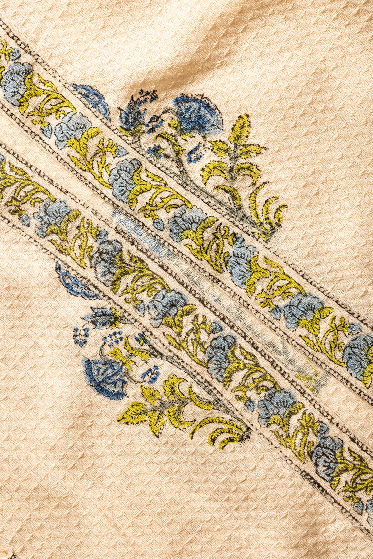 Color: Amber - leher rhobe details view