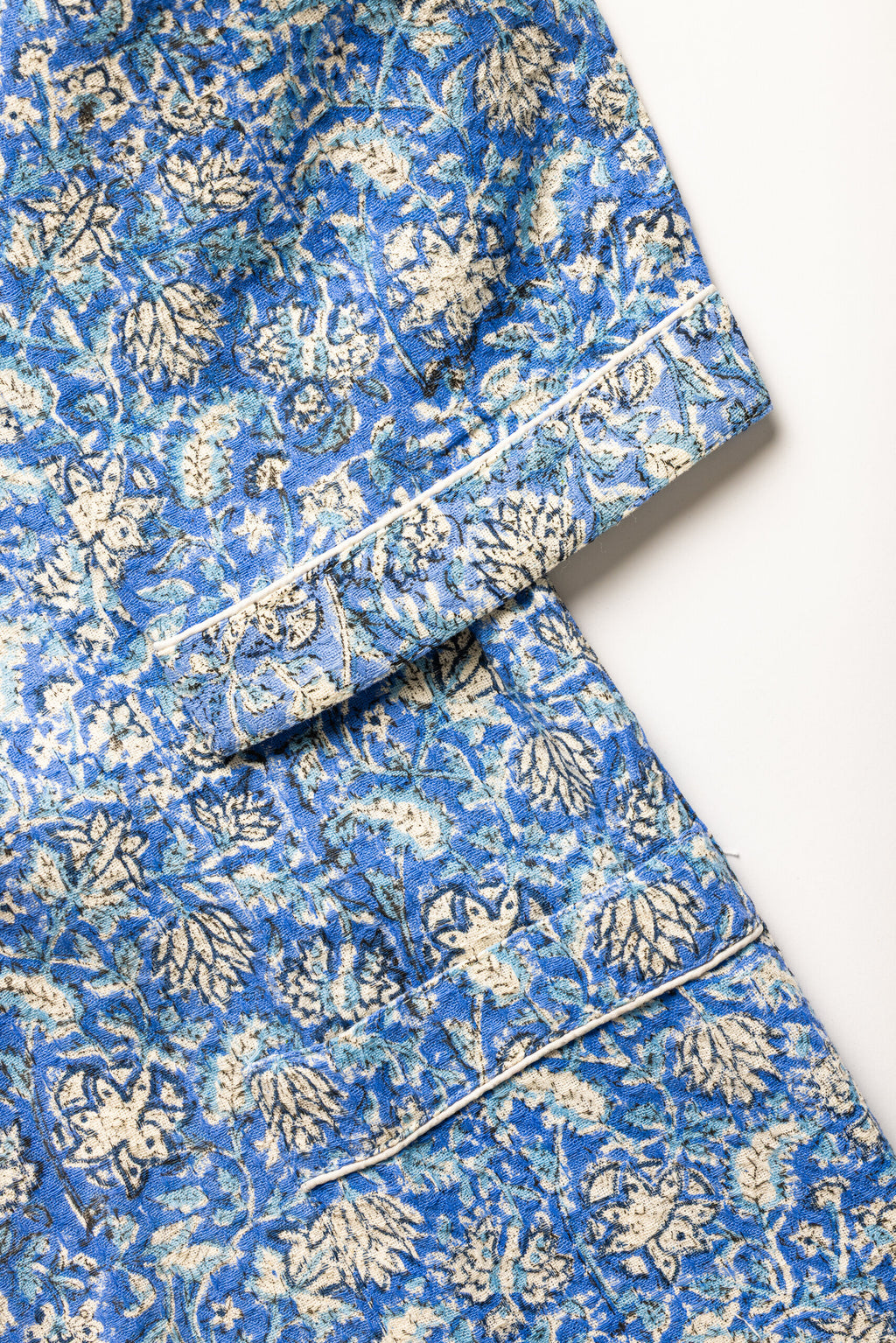 Color: Blue - leher rhobe arm