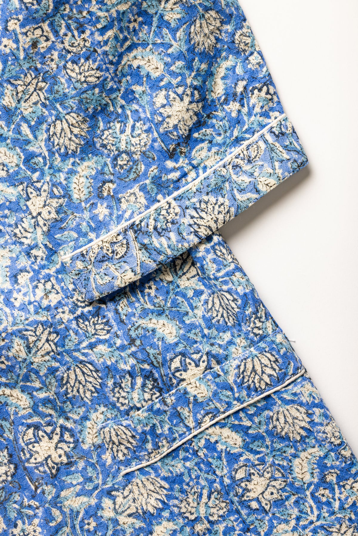 Color: Blue - leher rhobe arm