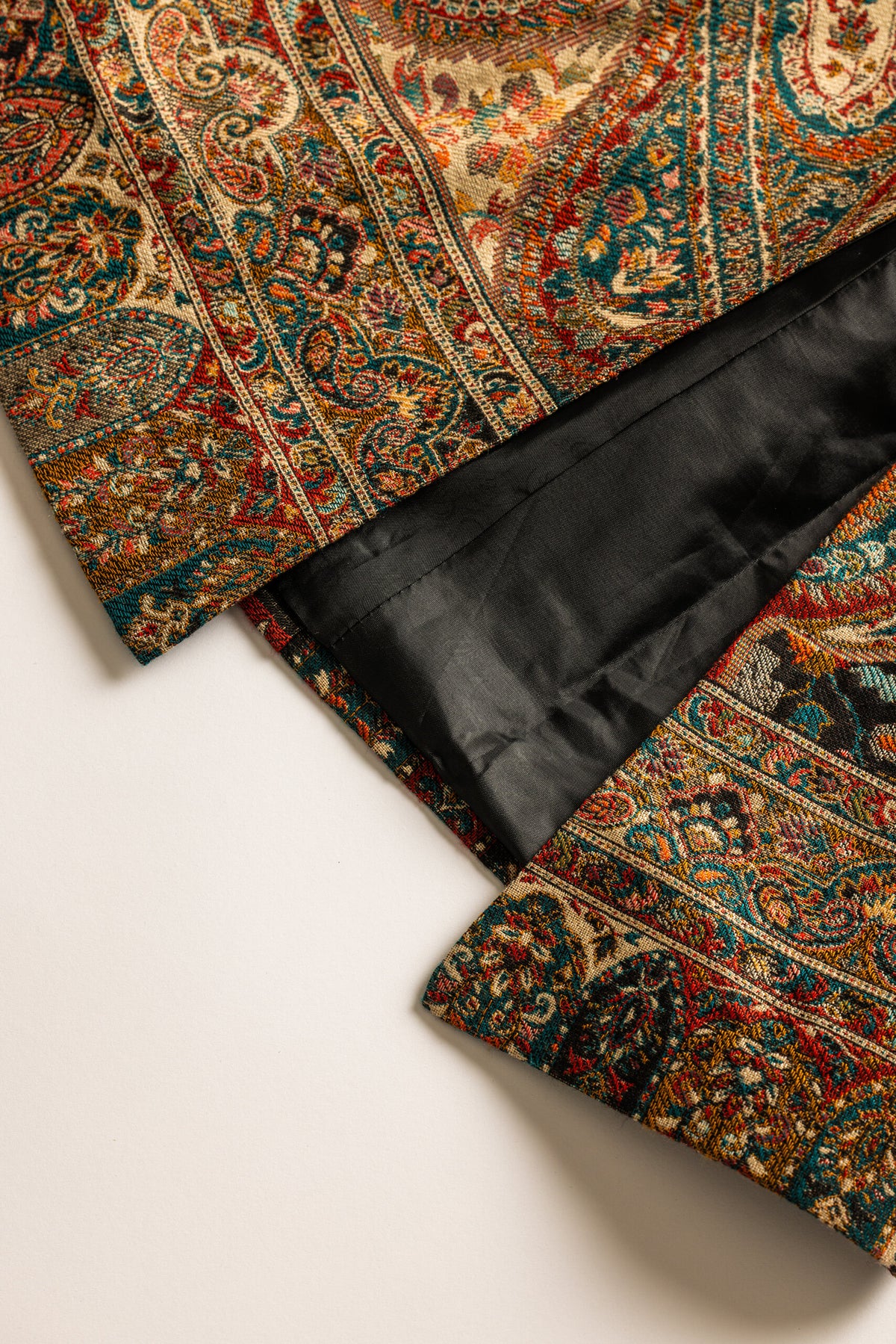 Color: Black - saanjh Poncho close split 